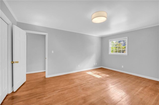 4331 E Kings Point Cir, Dunwoody, GA 30338 - unfurnished room featuring ornamental molding, baseboards, and light wood-type flooring