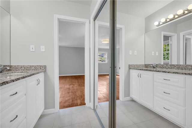 4331 E Kings Point Cir, Dunwoody, GA 30338 - full bath with plenty of natural light, two vanities, and baseboards