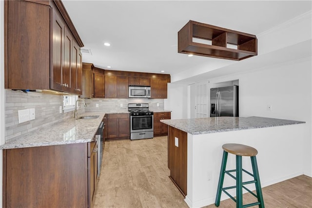 4331 E Kings Point Cir, Dunwoody, GA 30338 - kitchen with stainless steel appliances, a sink, light wood finished floors, tasteful backsplash, and recessed lighting