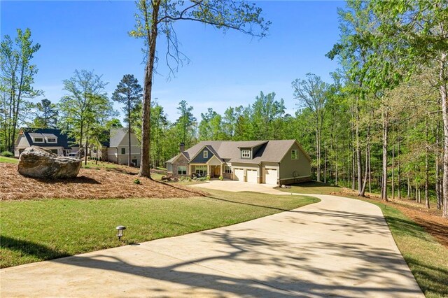 view of front of home featuring a front lawn