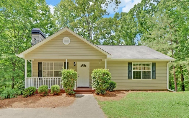 view of front of home featuring a front lawn and covered porch