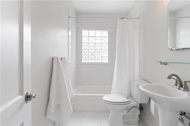 full bathroom featuring shower / bath combo, sink, and toilet