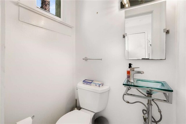 bathroom featuring toilet