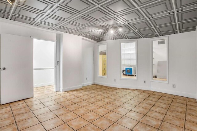 unfurnished room featuring light tile patterned flooring