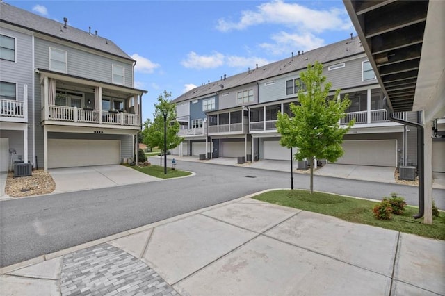 view of street featuring a residential view