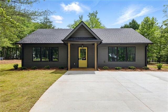 8091 Beachwood Dr, Murrayville, GA 30564 - view of front facade with a front lawn and roof with shingles