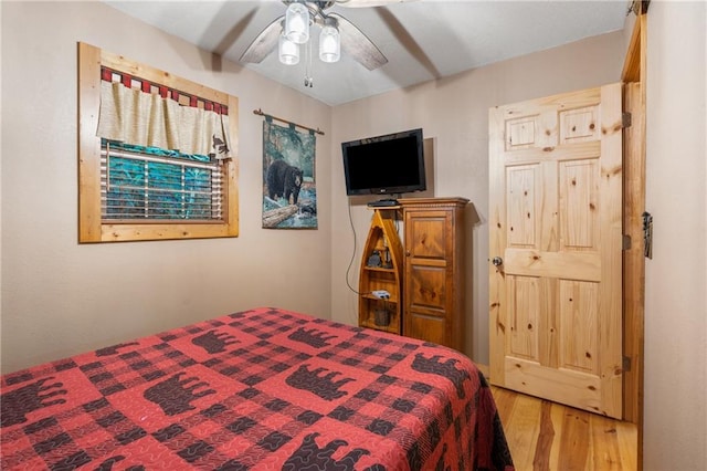 bedroom with a ceiling fan and light wood-style floors