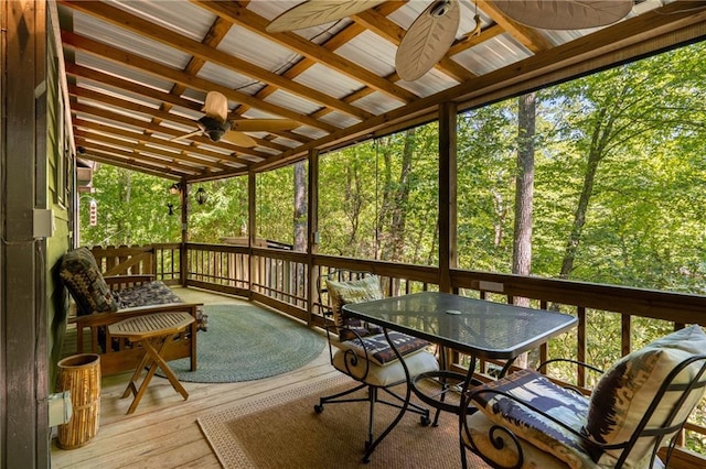 sunroom featuring a ceiling fan