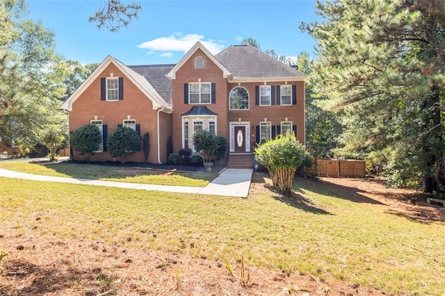 view of front of home featuring a front lawn