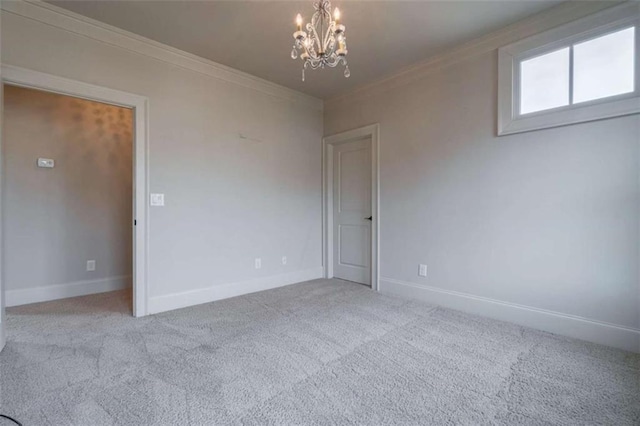 unfurnished room featuring crown molding, light colored carpet, and a chandelier