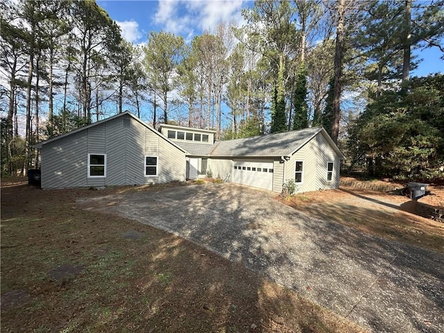 view of front facade featuring driveway and an attached garage