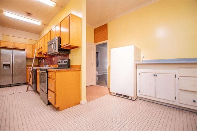 kitchen with stainless steel appliances, tasteful backsplash, and crown molding