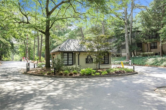 30 Chaumont Sq NW, Atlanta, GA 30327 - view of side of property with stucco siding