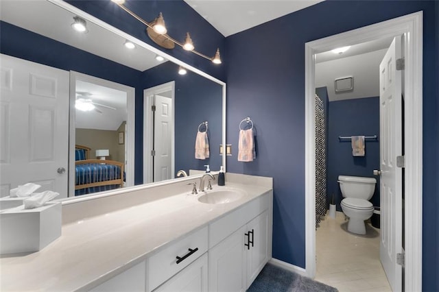 full bath featuring vanity, toilet, ceiling fan, and baseboards
