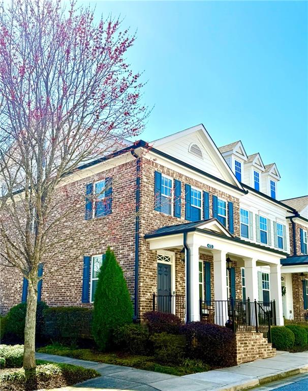 view of front facade with brick siding