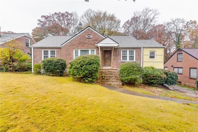 view of front of property with a front yard