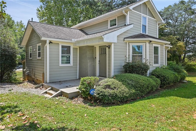 view of front of house featuring a front yard