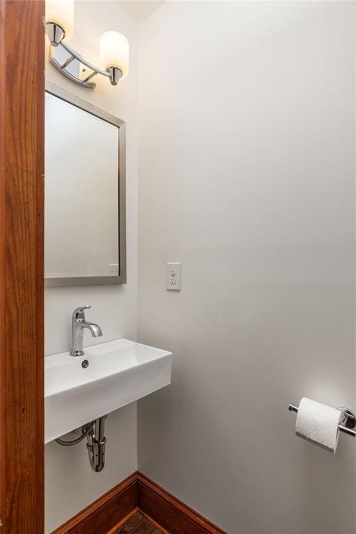 bathroom featuring baseboards