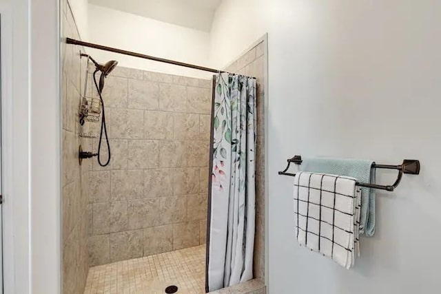 bathroom featuring a shower with curtain