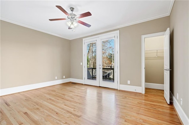 unfurnished room featuring ornamental molding, light wood-type flooring, ceiling fan, and baseboards