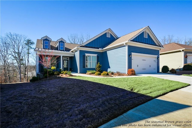 view of front of property featuring a front yard and a garage