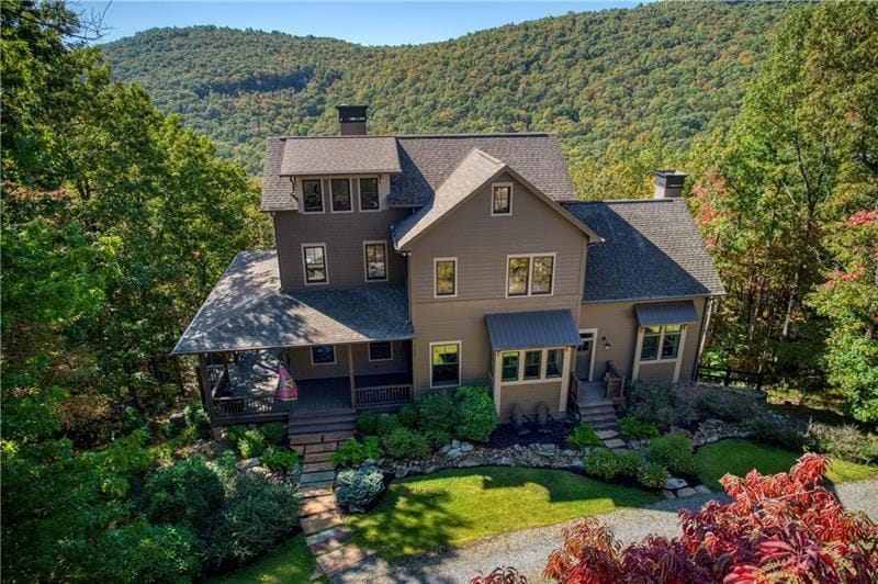 view of front of house featuring a mountain view