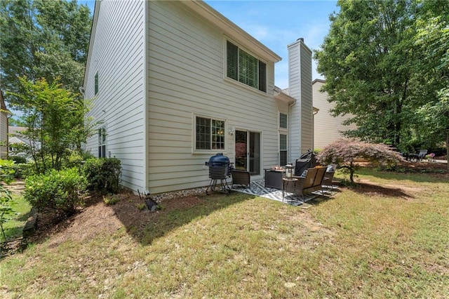 475 Chippenham Ct, Alpharetta, GA 30005 - back of property with a lawn and a patio area