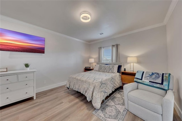 bedroom featuring light wood-style floors, visible vents, ornamental molding, and baseboards