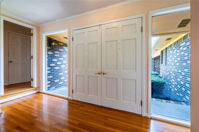 268 Tuck St, Cedartown, GA 30125 - foyer entrance featuring wood finished floors and crown molding