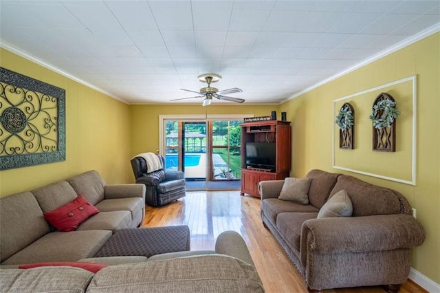 268 Tuck St, Cedartown, GA 30125 - living room featuring crown molding, light wood-style floors, and ceiling fan