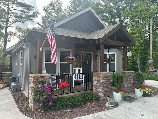 craftsman-style home featuring covered porch