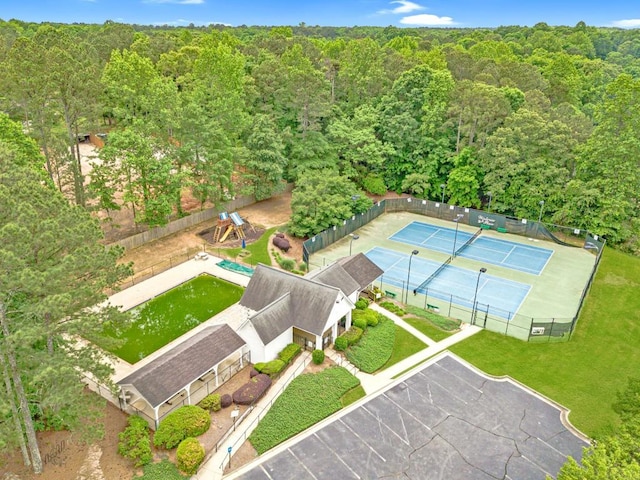 bird's eye view featuring a wooded view