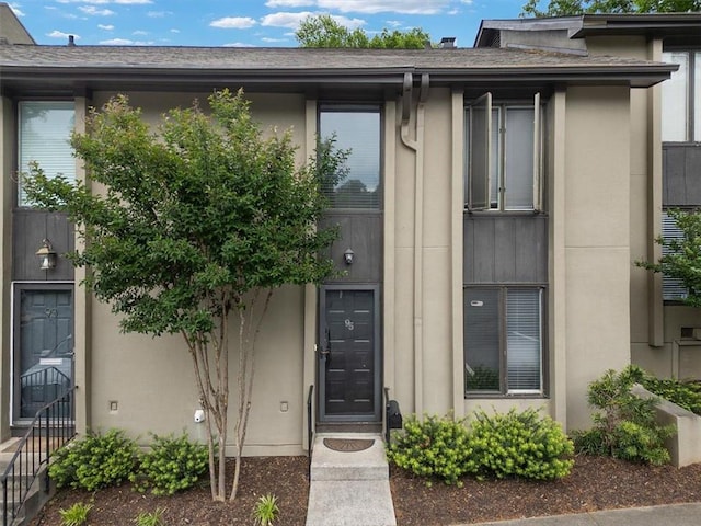 95 Ivy Trl NE, Atlanta, GA 30342 - doorway to property with stucco siding and a shingled roof