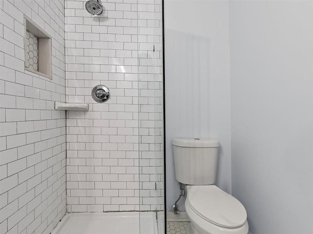95 Ivy Trl NE, Atlanta, GA 30342 - full bathroom with a tile shower and toilet