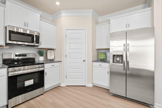 kitchen with decorative backsplash, crown molding, light wood-style flooring, and stainless steel appliances