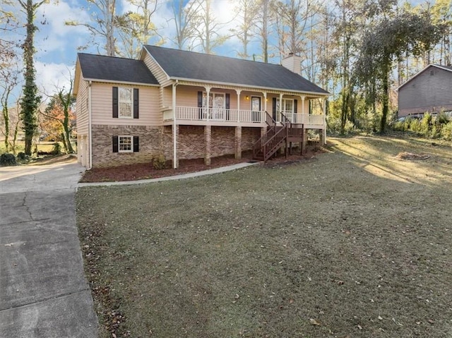 view of front facade with covered porch and a front lawn