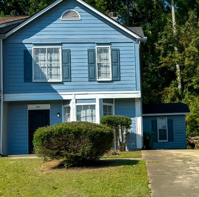 view of front of house with a front lawn