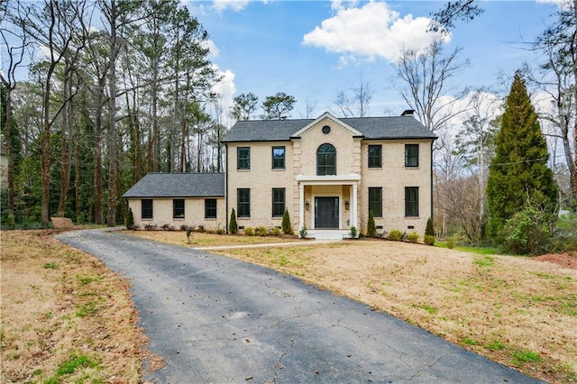 view of front of house with a front lawn