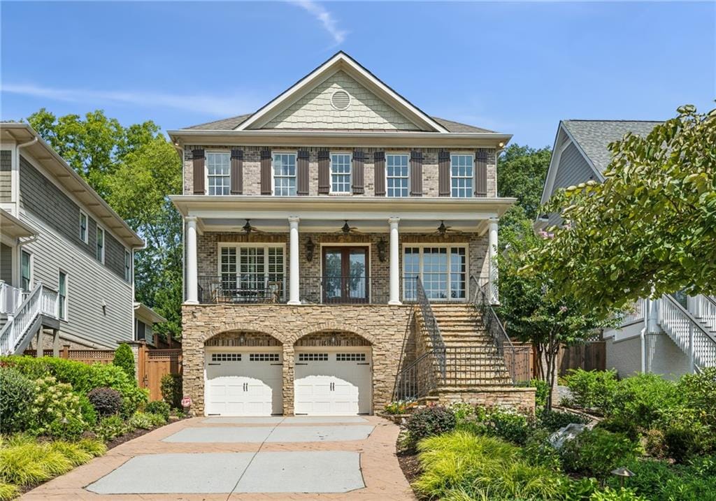 view of front of property featuring ceiling fan and a garage