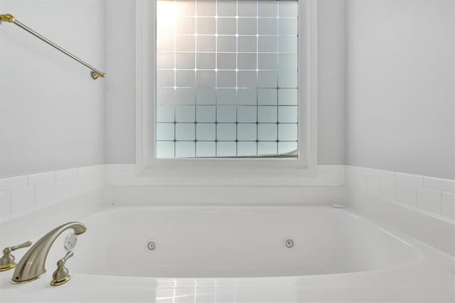 full bath featuring a jetted tub