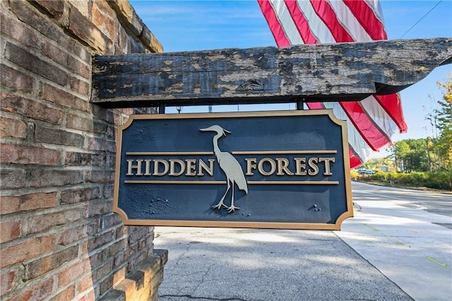 view of community / neighborhood sign