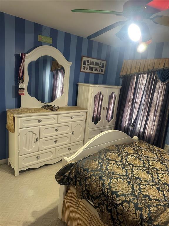 bedroom with ceiling fan