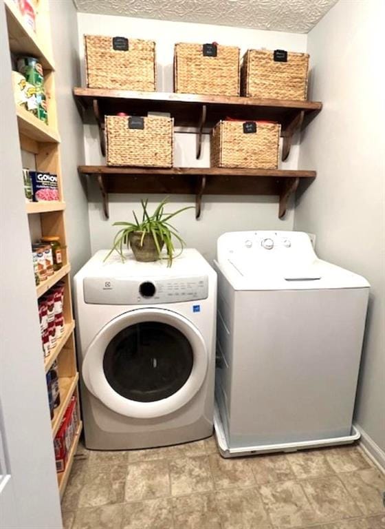 laundry room featuring independent washer and dryer and baseboards