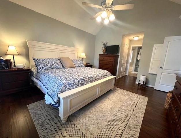 bedroom featuring wood finished floors, lofted ceiling, baseboards, and a ceiling fan