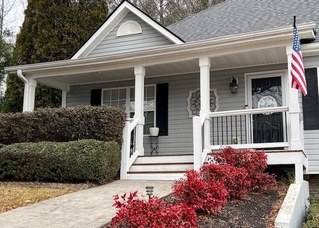 view of front of house featuring a porch