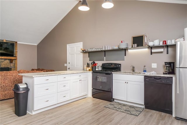 kitchen with sink, kitchen peninsula, white cabinets, black appliances, and light wood-type flooring