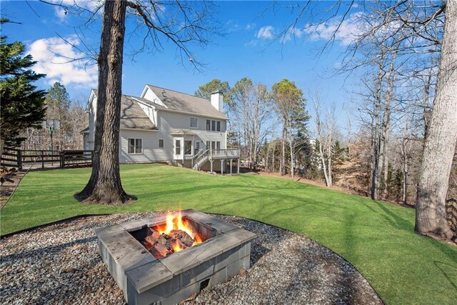 colonial inspired home featuring a front yard