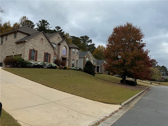 view of front facade with a front lawn