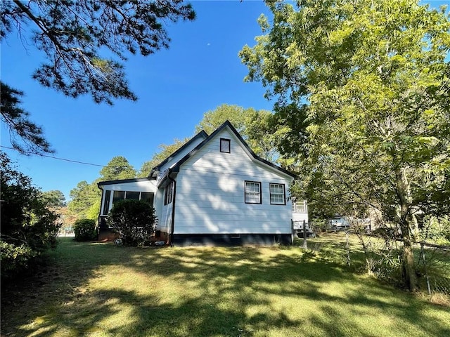 view of side of property featuring a yard