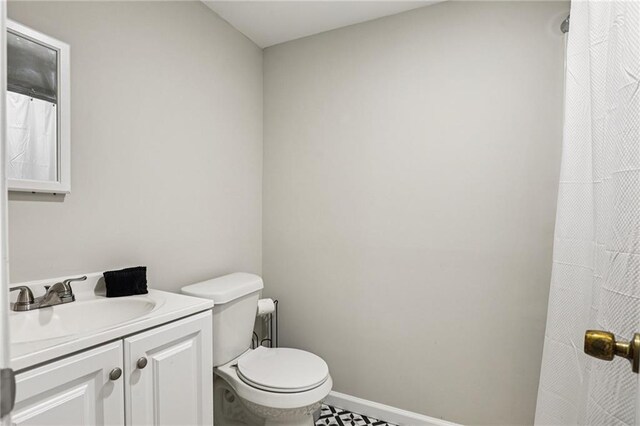 208 Hembree Park Ter, Roswell, GA 30076 - bathroom with vanity and toilet